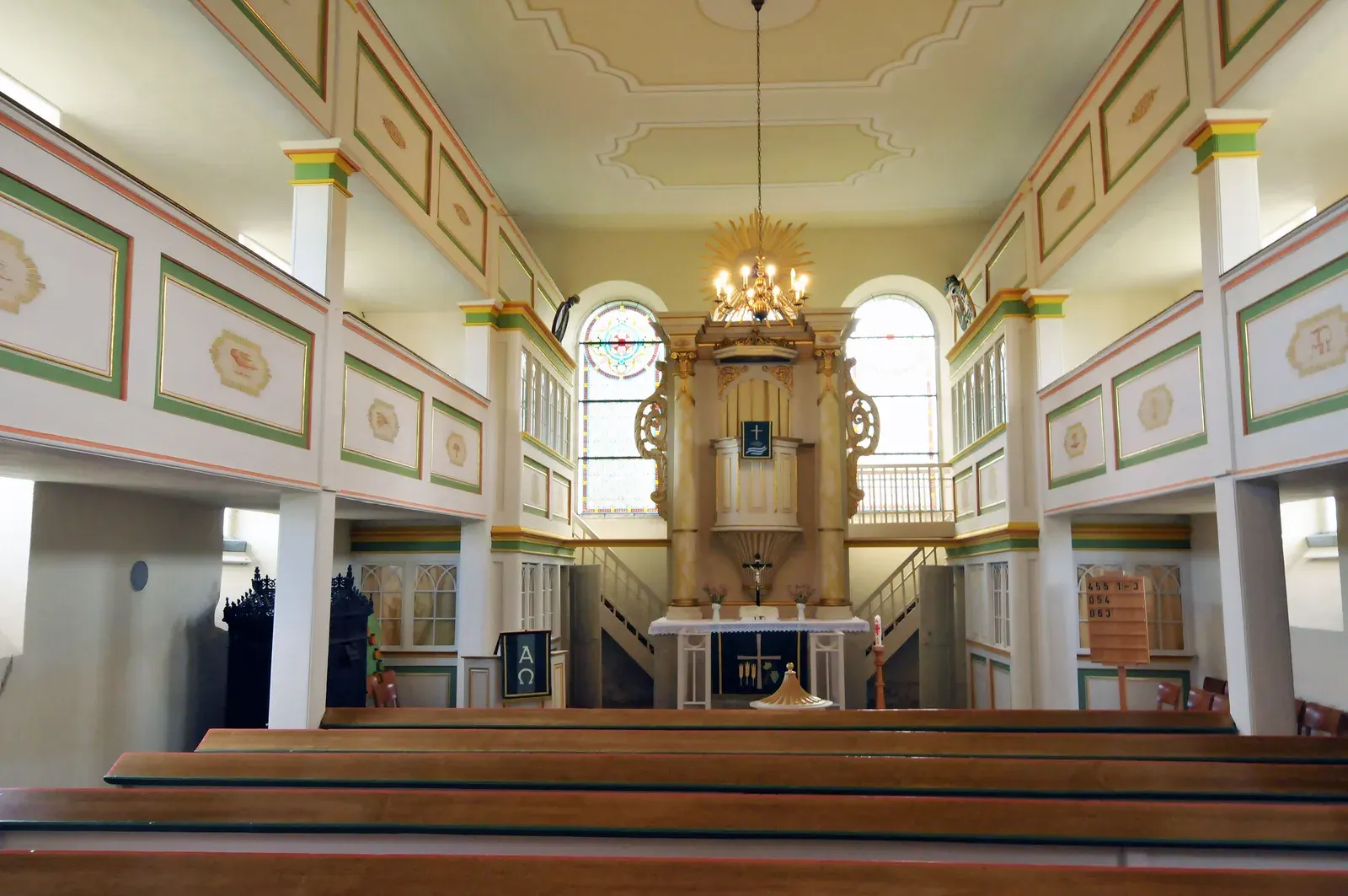 Kirche Wendischbora – Kirchenraum mit Orgel