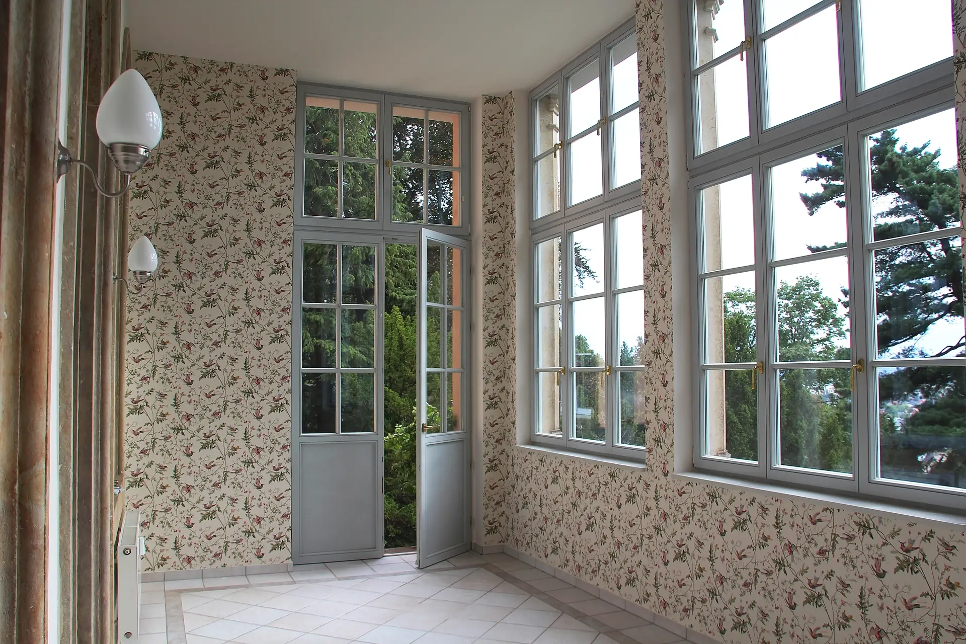 Wintergarten mit hochwertiger Tapete